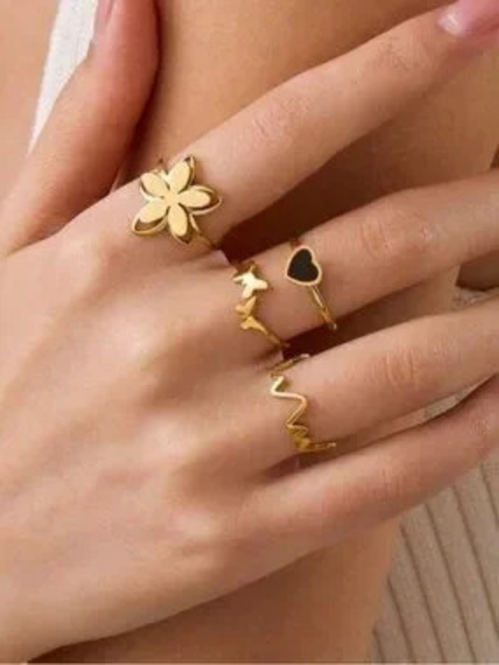 Gold Flower & Heart Stackable Rings - Women's Fashion Ring Set